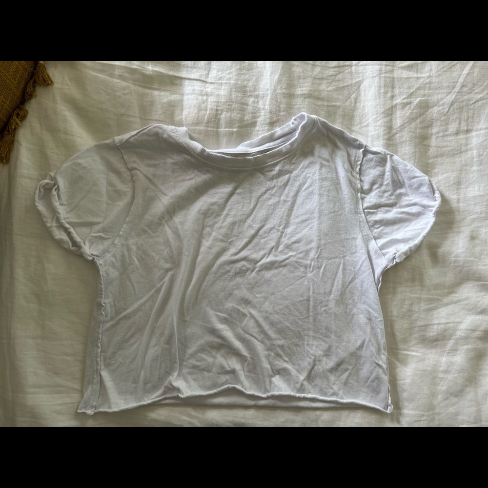 basic white cropped tee